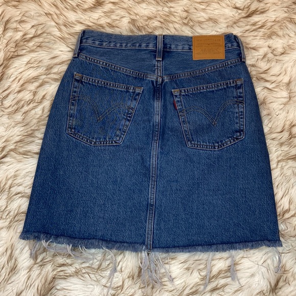 NWOT Levi’s High Rise Denim Mini Skirt Deconstructed Iconic Boyfriend Size 25 - Picture 8 of 14